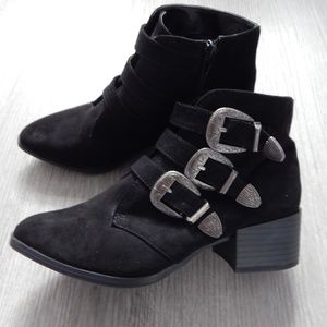 Qupid / Buckle booties